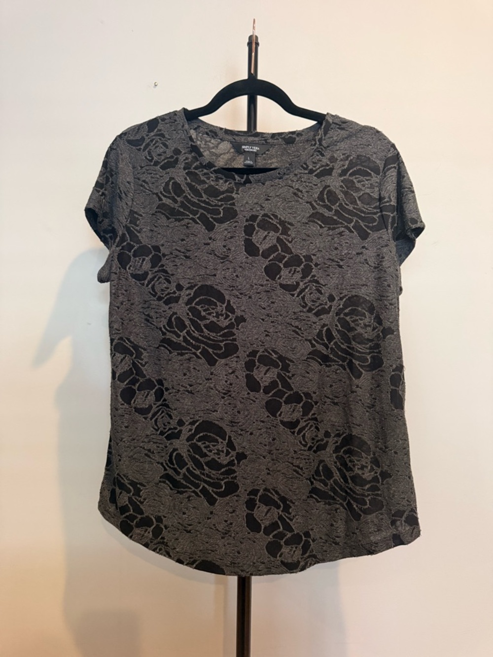 Simply Vera Black & Gray Floral Lace-Print Tee